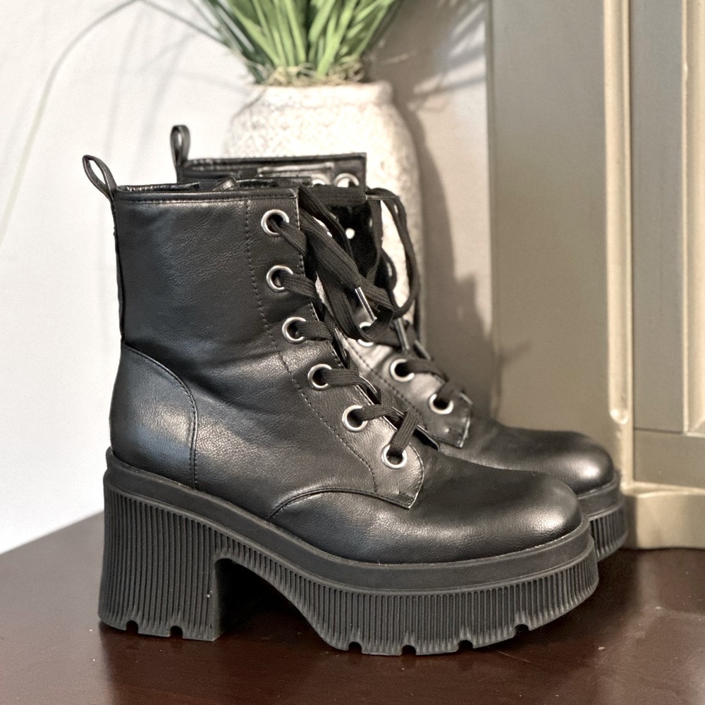 Black boots Chunky Platform size 7.5